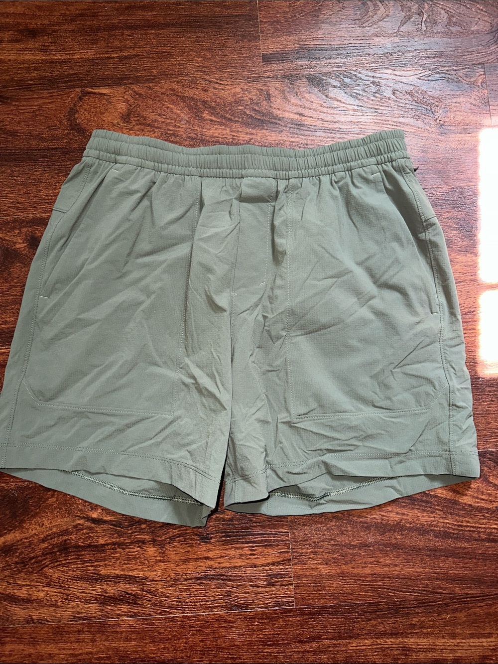 lululemon bowline shorts 5” men’s size Medium